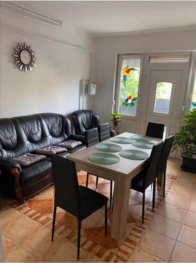 Eros Apartman Хайдусобосло Экстерьер фото